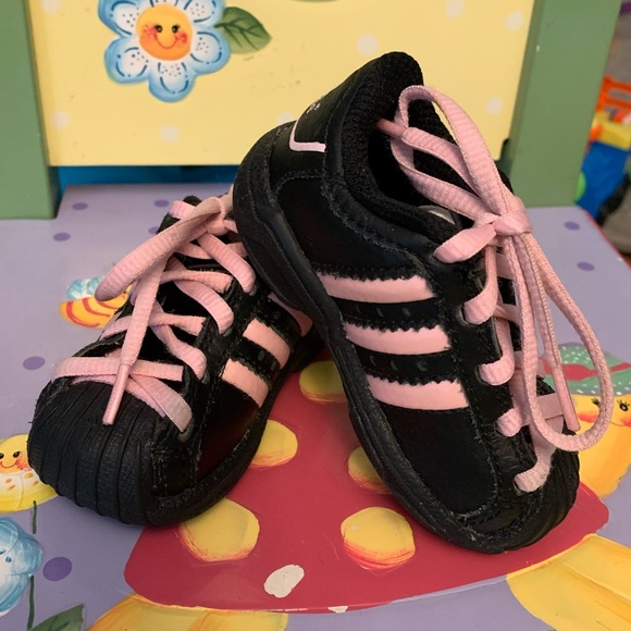 🎀SALE🎀 Adidas Toddler Sneakers - Picture 2 of 8